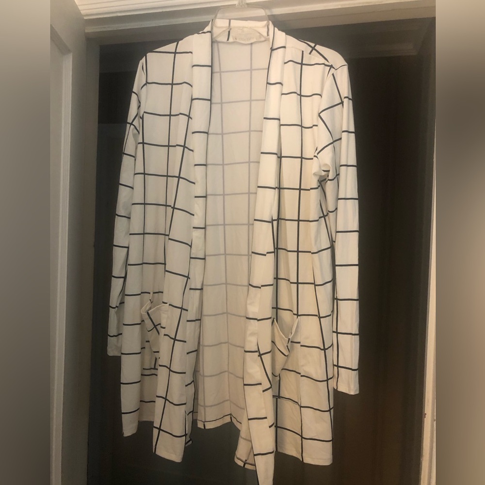 NWOT Zenana Outfitters White and Black Patterned Cardigan